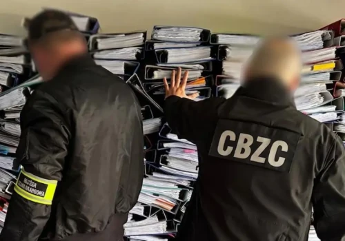 Fałszywi lekarze, celebryci i placebo. Służby rozbiły farmaceutyczną mafię