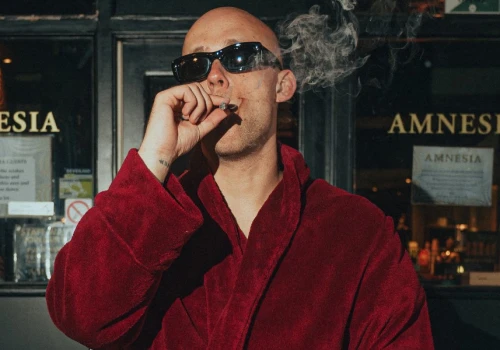 Nowy Polak: „Mam szlafrok jak Hugh Hefner”
