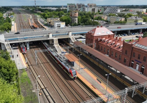 Skierniewice – czytelniejsza informacja i większe bezpieczeństwo dla pasażerów kolei