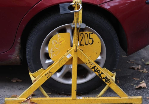 Laweta zamiast parkingu? Znaki B-37 i B-38 potrafią zaskoczyć w najmniej oczekiwanym momencie