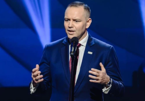Zadyma po policyjnej interwencji. Nawrocki grzmi o nękaniu mediów. Kierwiński odpowi…