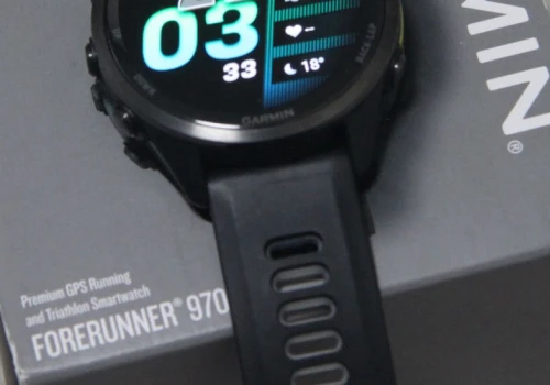 Garmin dla biegaczy w super cenie. Topowy model z szafirowym szkłem