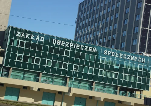 ZUS rozpoczął zwroty nadpłaconej składki zdrowotnej. Do firm trafiło już prawie 65 mln zł