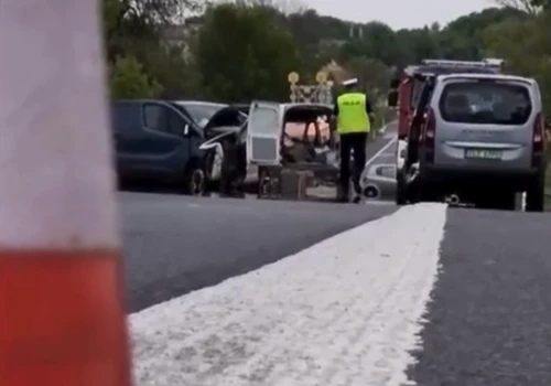 Czołowe zderzenie na DK91. Są ranni, droga zablokowana