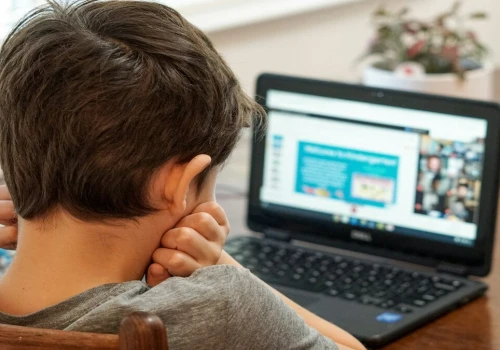 Estonia przeciera szlaki. AI staje się częścią programu nauczania