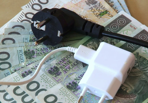 Ceny prądu w 2026. Ile zapłacimy za 1 kWh w PGE, Tauronie i Enei?