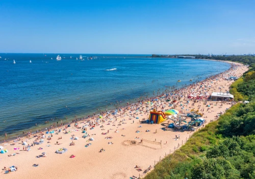 Wakacje nad Bałtykiem 🤍❤️ Okołoweekendowe loty do Gdańska z 3 miast od 149 PLN 🌤️✈️