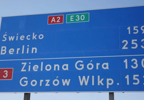 Stąd bierze się liczba kilometrów na znaku. To miejsce wcale nie jest wjazdem do miasta