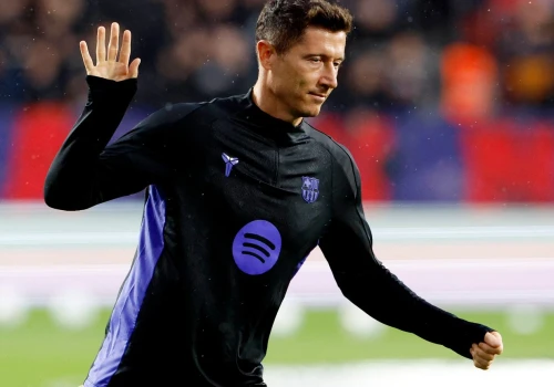 Fortuna dla Lewandowskiego. Wyszło na jaw, jaką pensję negocjuje Zahavi