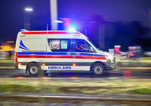 W okolicy panował wzmożony ruch. Nagle z okna wypadł 54-latek
