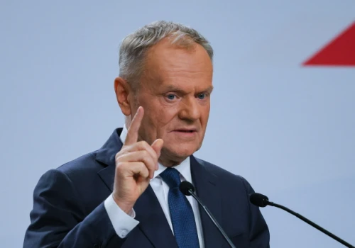 Tusk: Kaczyński zrzuca na Polskę winę za decyzje USA, a Nawrocki obrzuca błotem własne państwo