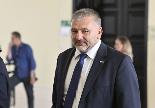 Premier szykuje zmiany w rządzie. Politycy KO: Żurek może zapłacić za wyjazd Ziobry