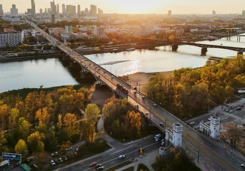 Trzydniowy tydzień pracy, czy technologiczna dystopia? Rok 2050 z AI w czterech scenariuszach