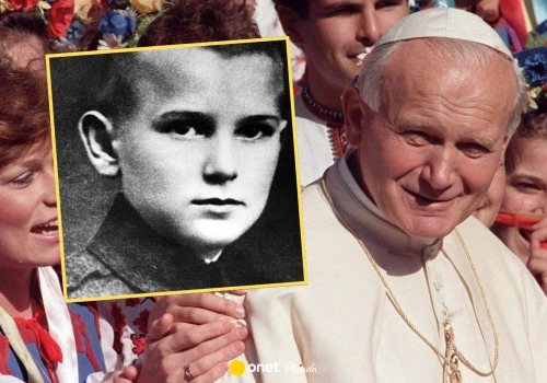 Po śmierci matki Karol Wojtyła został sam z ojcem. 