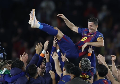 Szpaler, okrzyki i owacje na Camp Nou. Wzruszające pożegnanie Lewandowskiego