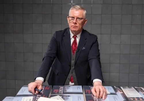 Prof. Cenckiewicz opisał mechanizm nocnego nękania. 