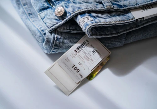 Ordynarne oszustwo na Vinted. Doszywają luksusowe metki znanych firm do tanich ubrań z Shein