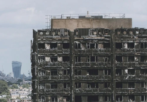 Pożar wieżowca Grenfell można było powstrzymać. Ten dokument pokazuje, dlaczego do tego nie doszło