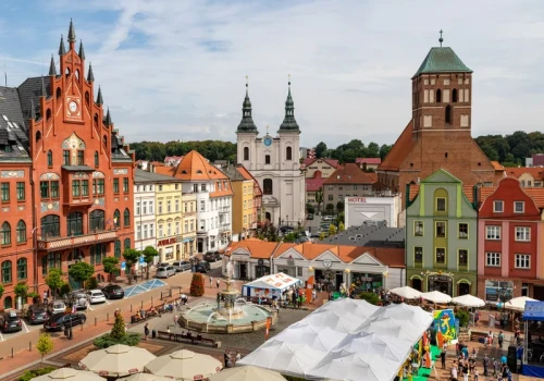 To miasto nazywają „Bramą Pomorza”. Całe otoczone jest lasami sosnowymi