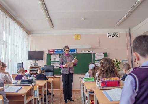 Koniec roku zbliża się wielkimi krokami. Poruszenie widać wśród uczniów. 