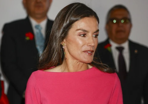 Barbiecore wraca do łask. Królowa Letizia postawiła na intensywny róż