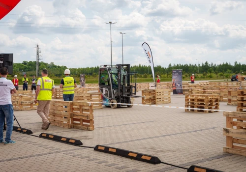 Operatorzy wózków widłowych znów zmierzą się pod Olsztynkiem. Przed nami ogólnopolskie mistrzostwa