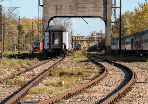 Niespodziewana decyzja. Rząd wstrzymuje inwestycje na kolei