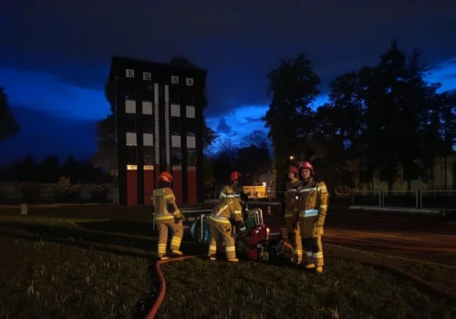 Przyszli strażacy ćwiczyli po zmroku. Tak wyglądały manewry „POMPA 41”