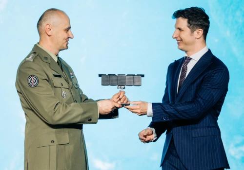 ICEYE oficjalnie przekazuje system MikroSAR Siłom Zbrojnym RP