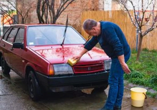 Myjesz auto na podwórku? Grozi ci nawet 500 zł mandatu