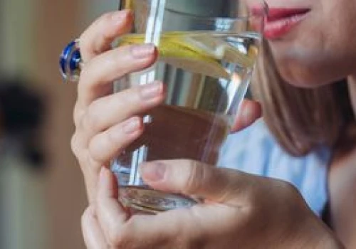 Zrób to od razu po przebudzeniu. Gastroenterolog radzi