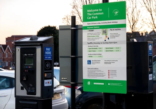 Oszustwa parkingowe w UK coraz częstsze. Ich liczba wzrosła aż o 1300 proc.