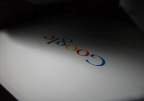 Google pokazuje kierunek SEO w erze AI. Widoczność mają budować jakość, autorytet i zaufanie do źródła