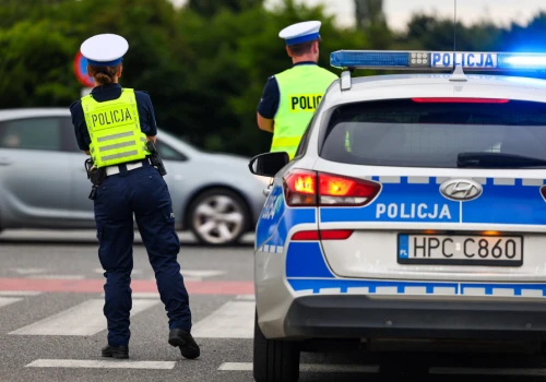 1500 zł i 8 punktów karnych. Surowy mandat za hak w samochodzie