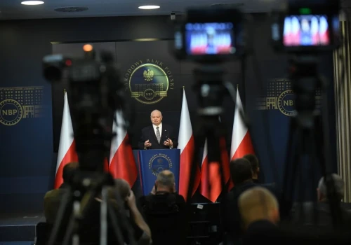 Adam Glapiński z prestiżową nagrodą. W tle inflacja i kryzysy