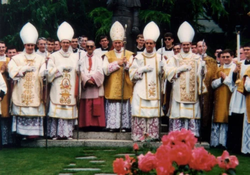 W jedności z wiecznym Rzymem. O konsekracjach biskupich w FSSPX