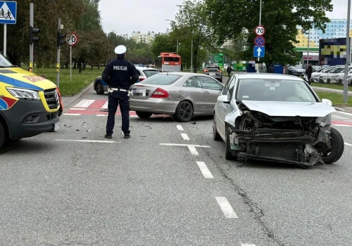 Zderzenie na al. Rejtana w Rzeszowie. Wjechała na skrzyżowanie na czerwonym świetle
