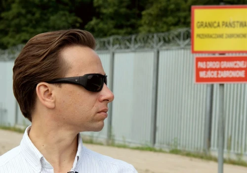 „Milcząca zgoda” na przyznawanie imigrantom prawa pobytu