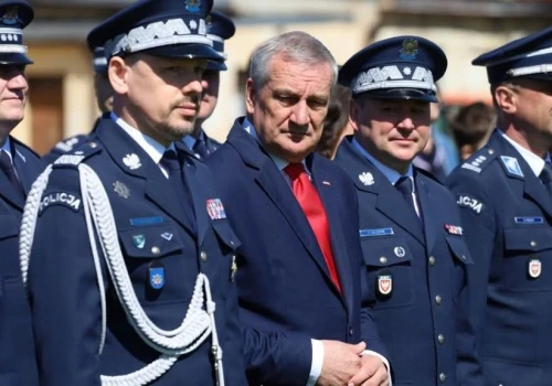 Ponad 7 mld złotych w trzy lata. Wiceszef MSWiA o szczegółach finansowania służb „z budżetu MON”