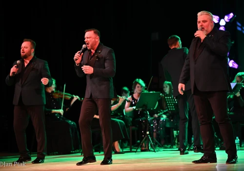 Potęga głosów, wielkie emocje i muzyka, która porusza serca. Koncert ‘Dla Ciebie Mamo’ w CSM