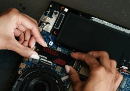 Trzy platformy, jedna biblioteka. Co naprawdę robi szybki dysk SSD w 2026