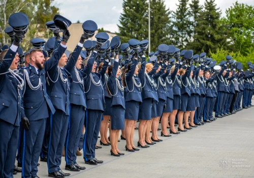 64 policjantów z Małopolski zostało oficerami (Galeria)