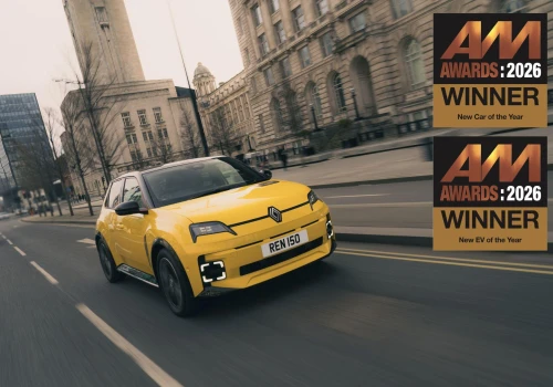 Nowy Renault 5 „wywołał poruszenie w branży jeszcze przed rozpoczęciem sprzedaży”. Dwie nagrody w Wielkiej Brytanii