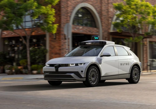 Autonomiczne taksówki nie radzą sobie z powodzią. Waymo ogłasza akcję serwisową tysięcy pojazdów