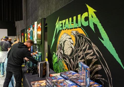Metallica Pop-Up Store w Katowicach. Fani ustawili się w ogromnych kolejkach