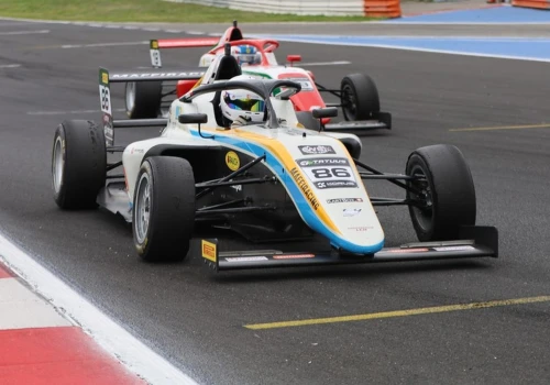 Z Rzeszowa na europejskie tory. Igor Polak rusza na maraton wyścigowy Formuły 4