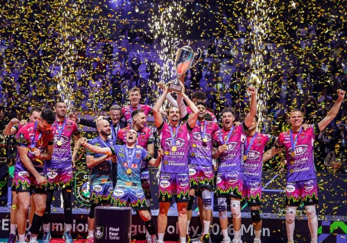Finał siatkarskiej Ligi Mistrzów. Sir Sicoma Perugia z trofeum. Warta Zawiercie srebrna