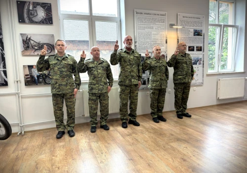 Historyczny dzień - ślubowanie funkcjonariuszy służby kontraktowej w SG