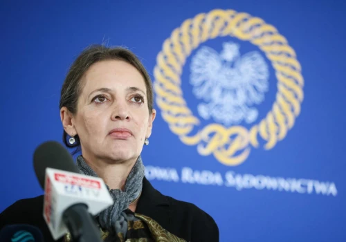 Przewodnicząca KRS rezygnuje. Chaos prawny i walka o przyszłość polskiego sądownictwa