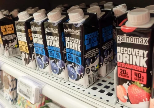 Nowy trend zatrzasnął rynkiem napojów. Polacy masowo ruszyli po te produkty